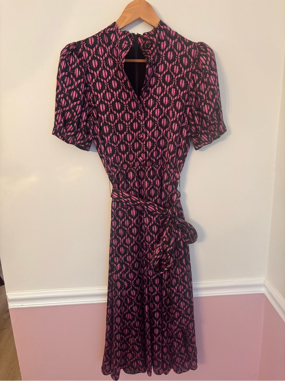 Alice + Olivia Neoma Pink and Black Printed Midi Dress with Waist Tie Size 4